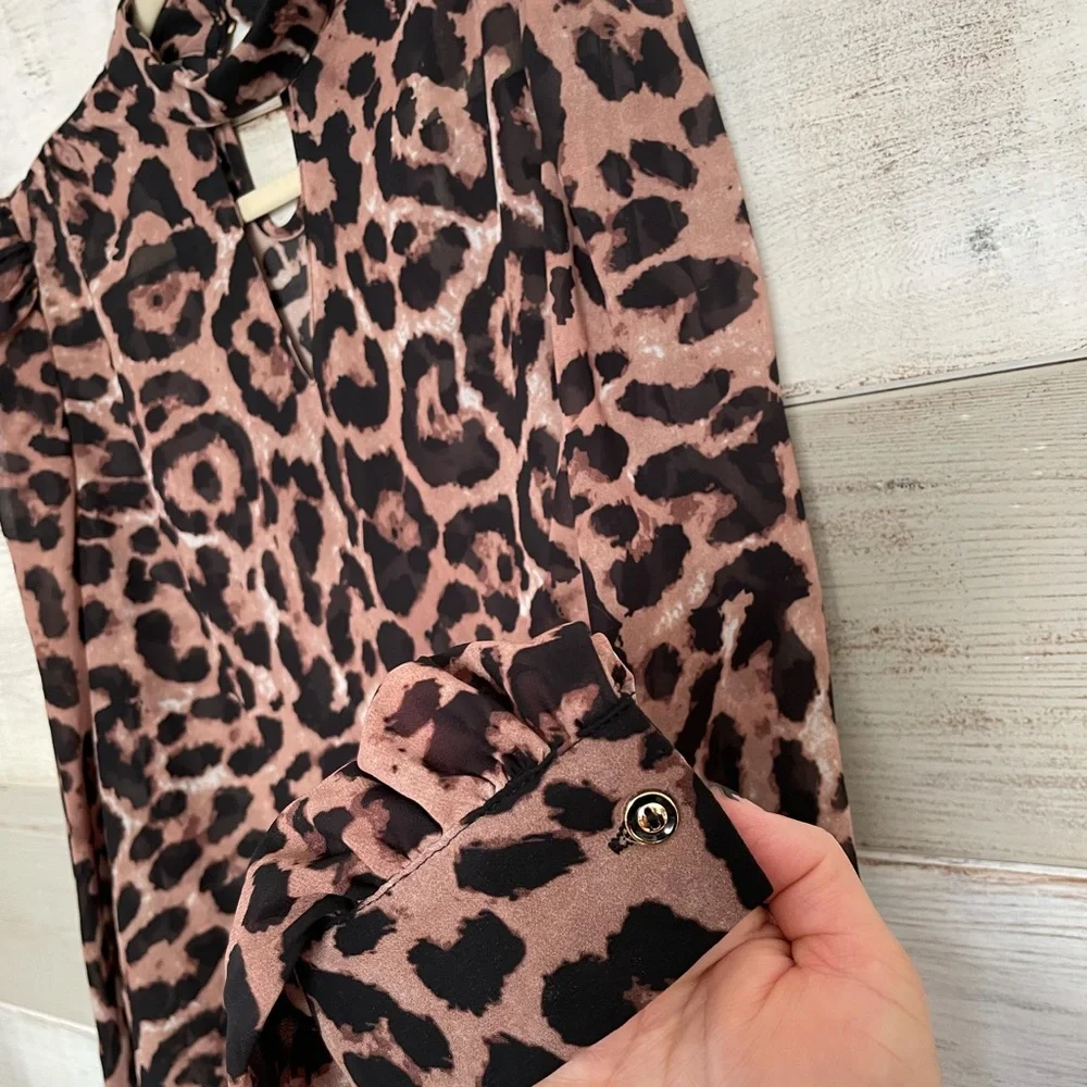 NWOT ✨SHEIN Blouse✨ - Picture 5 of 5